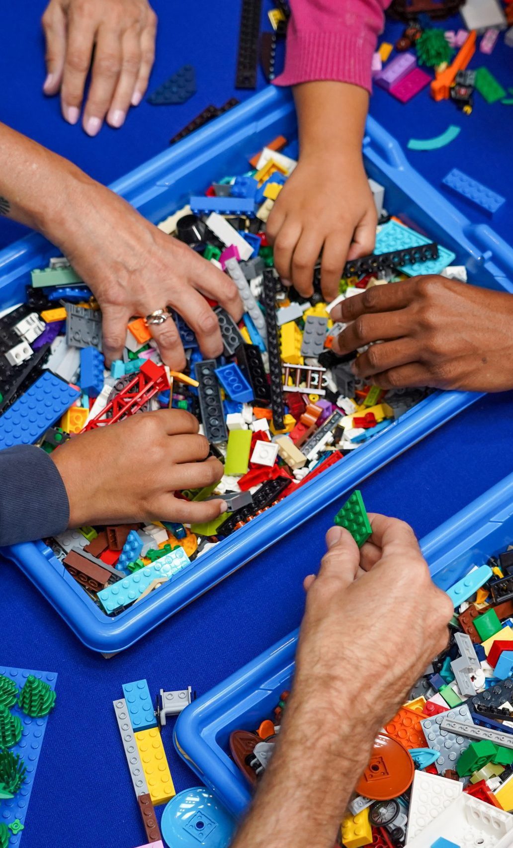 Byg en forandring. Familieaktivitet med Lego og Experimentarium i Bloms Butikker